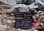 Standbild Marines der B-Company 1rd Battalion 7th Regiment Okinawa Ryukyu Inseln, 1945, aus Sekunde 7 historischem Filmmaterial Videoclip 65675052739
