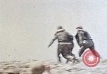 Standbild Marines der B-Company 1rd Battalion 7th Regiment Okinawa Ryukyu Inseln, 1945, aus Sekunde 9 historischem Filmmaterial Videoclip 65675052739
