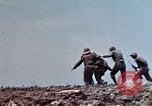 Standbild Marines der B-Company 1rd Battalion 7th Regiment Okinawa Ryukyu Inseln, 1945, aus Sekunde 13 historischem Filmmaterial Videoclip 65675052739