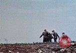 Standbild Marines der B-Company 1rd Battalion 7th Regiment Okinawa Ryukyu Inseln, 1945, aus Sekunde 17 historischem Filmmaterial Videoclip 65675052739