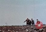Standbild Marines der B-Company 1rd Battalion 7th Regiment Okinawa Ryukyu Inseln, 1945, aus Sekunde 18 historischem Filmmaterial Videoclip 65675052739