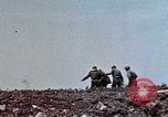 Standbild Marines der B-Company 1rd Battalion 7th Regiment Okinawa Ryukyu Inseln, 1945, aus Sekunde 19 historischem Filmmaterial Videoclip 65675052739