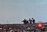 Standbild Marines der B-Company 1rd Battalion 7th Regiment Okinawa Ryukyu Inseln, 1945, aus Sekunde 20 historischem Filmmaterial Videoclip 65675052739