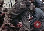 Standbild Marines der B-Company 1rd Battalion 7th Regiment Okinawa Ryukyu Inseln, 1945, aus Sekunde 27 historischem Filmmaterial Videoclip 65675052739