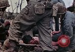 Standbild Marines der B-Company 1rd Battalion 7th Regiment Okinawa Ryukyu Inseln, 1945, aus Sekunde 30 historischem Filmmaterial Videoclip 65675052739