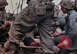 Standbild Marines der B-Company 1rd Battalion 7th Regiment Okinawa Ryukyu Inseln, 1945, aus Sekunde 32 historischem Filmmaterial Videoclip 65675052739