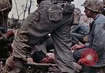 Standbild Marines der B-Company 1rd Battalion 7th Regiment Okinawa Ryukyu Inseln, 1945, aus Sekunde 33 historischem Filmmaterial Videoclip 65675052739