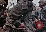 Standbild Marines der B-Company 1rd Battalion 7th Regiment Okinawa Ryukyu Inseln, 1945, aus Sekunde 35 historischem Filmmaterial Videoclip 65675052739