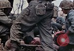 Standbild Marines der B-Company 1rd Battalion 7th Regiment Okinawa Ryukyu Inseln, 1945, aus Sekunde 37 historischem Filmmaterial Videoclip 65675052739
