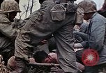 Standbild Marines der B-Company 1rd Battalion 7th Regiment Okinawa Ryukyu Inseln, 1945, aus Sekunde 38 historischem Filmmaterial Videoclip 65675052739