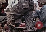 Standbild Marines der B-Company 1rd Battalion 7th Regiment Okinawa Ryukyu Inseln, 1945, aus Sekunde 41 historischem Filmmaterial Videoclip 65675052739