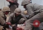 Standbild Marines der B-Company 1rd Battalion 7th Regiment Okinawa Ryukyu Inseln, 1945, aus Sekunde 46 historischem Filmmaterial Videoclip 65675052739