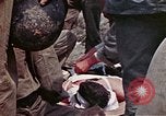 Standbild Marines der B-Company 1rd Battalion 7th Regiment Okinawa Ryukyu Inseln, 1945, aus Sekunde 59 historischem Filmmaterial Videoclip 65675052739