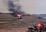 Standbild K Unternehmen 3 Bataillon 1 Marine Regiment Okinawa Ryukyu Inseln, 1945, aus Sekunde 6 historischem Filmmaterial Videoclip 65675052743