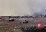 Standbild K Unternehmen 3 Bataillon 1 Marine Regiment Okinawa Ryukyu Inseln, 1945, aus Sekunde 30 historischem Filmmaterial Videoclip 65675052743