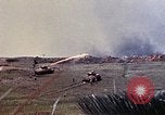 Standbild K Unternehmen 3 Bataillon 1 Marine Regiment Okinawa Ryukyu Inseln, 1945, aus Sekunde 33 historischem Filmmaterial Videoclip 65675052743
