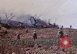 Standbild K Unternehmen 3 Bataillon 1 Marine Regiment Okinawa Ryukyu Inseln, 1945, aus Sekunde 3 historischem Filmmaterial Videoclip 65675052744