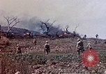 Standbild K Unternehmen 3 Bataillon 1 Marine Regiment Okinawa Ryukyu Inseln, 1945, aus Sekunde 4 historischem Filmmaterial Videoclip 65675052744