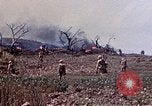 Standbild K Unternehmen 3 Bataillon 1 Marine Regiment Okinawa Ryukyu Inseln, 1945, aus Sekunde 7 historischem Filmmaterial Videoclip 65675052744