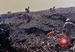 Standbild K Unternehmen 3 Bataillon 1 Marine Regiment Okinawa Ryukyu Inseln, 1945, aus Sekunde 17 historischem Filmmaterial Videoclip 65675052744