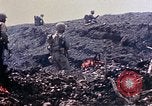Standbild K Unternehmen 3 Bataillon 1 Marine Regiment Okinawa Ryukyu Inseln, 1945, aus Sekunde 25 historischem Filmmaterial Videoclip 65675052744
