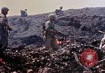 Standbild K Unternehmen 3 Bataillon 1 Marine Regiment Okinawa Ryukyu Inseln, 1945, aus Sekunde 27 historischem Filmmaterial Videoclip 65675052744