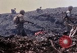 Standbild K Unternehmen 3 Bataillon 1 Marine Regiment Okinawa Ryukyu Inseln, 1945, aus Sekunde 31 historischem Filmmaterial Videoclip 65675052744