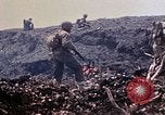 Standbild K Unternehmen 3 Bataillon 1 Marine Regiment Okinawa Ryukyu Inseln, 1945, aus Sekunde 32 historischem Filmmaterial Videoclip 65675052744