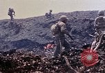 Standbild K Unternehmen 3 Bataillon 1 Marine Regiment Okinawa Ryukyu Inseln, 1945, aus Sekunde 34 historischem Filmmaterial Videoclip 65675052744