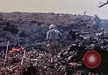 Standbild K Unternehmen 3 Bataillon 1 Marine Regiment Okinawa Ryukyu Inseln, 1945, aus Sekunde 36 historischem Filmmaterial Videoclip 65675052744