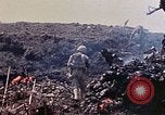 Standbild K Unternehmen 3 Bataillon 1 Marine Regiment Okinawa Ryukyu Inseln, 1945, aus Sekunde 37 historischem Filmmaterial Videoclip 65675052744
