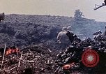 Standbild K Unternehmen 3 Bataillon 1 Marine Regiment Okinawa Ryukyu Inseln, 1945, aus Sekunde 43 historischem Filmmaterial Videoclip 65675052744