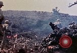 Standbild K Unternehmen 3 Bataillon 1 Marine Regiment Okinawa Ryukyu Inseln, 1945, aus Sekunde 46 historischem Filmmaterial Videoclip 65675052744