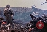 Standbild K Unternehmen 3 Bataillon 1 Marine Regiment Okinawa Ryukyu Inseln, 1945, aus Sekunde 48 historischem Filmmaterial Videoclip 65675052744