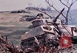 Image K Company 3e bataillon du 1er Régiment de Marines Okinawa îles Ryukyu, 1945, de la seconde 28 séquences d'archives historiques vidéo 65675052745