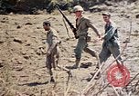 Image 1er bataillon du 5e Régiment de Marines Shima Okinawa îles Ryukyu, 1945, de la seconde 4 séquences d'archives historiques vidéo 65675052748