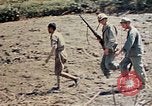 Image 1er bataillon du 5e Régiment de Marines Shima Okinawa îles Ryukyu, 1945, de la seconde 7 séquences d'archives historiques vidéo 65675052748