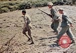 Image 1er bataillon du 5e Régiment de Marines Shima Okinawa îles Ryukyu, 1945, de la seconde 8 séquences d'archives historiques vidéo 65675052748