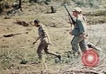 Image 1er bataillon du 5e Régiment de Marines Shima Okinawa îles Ryukyu, 1945, de la seconde 14 séquences d'archives historiques vidéo 65675052748