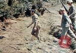 Image 1er bataillon du 5e Régiment de Marines Shima Okinawa îles Ryukyu, 1945, de la seconde 17 séquences d'archives historiques vidéo 65675052748