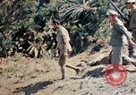 Image 1er bataillon du 5e Régiment de Marines Shima Okinawa îles Ryukyu, 1945, de la seconde 20 séquences d'archives historiques vidéo 65675052748