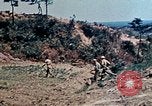 Image 1er bataillon du 5e Régiment de Marines Shima Okinawa îles Ryukyu, 1945, de la seconde 25 séquences d'archives historiques vidéo 65675052748