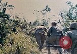 Image 1er bataillon du 5e Régiment de Marines Shima Okinawa îles Ryukyu, 1945, de la seconde 32 séquences d'archives historiques vidéo 65675052748