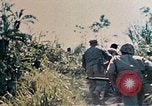 Image 1er bataillon du 5e Régiment de Marines Shima Okinawa îles Ryukyu, 1945, de la seconde 34 séquences d'archives historiques vidéo 65675052748