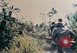Image 1er bataillon du 5e Régiment de Marines Shima Okinawa îles Ryukyu, 1945, de la seconde 35 séquences d'archives historiques vidéo 65675052748