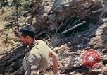 Image 1er bataillon du 5e Régiment de Marines Shima Okinawa îles Ryukyu, 1945, de la seconde 39 séquences d'archives historiques vidéo 65675052748