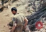Image 1er bataillon du 5e Régiment de Marines Shima Okinawa îles Ryukyu, 1945, de la seconde 40 séquences d'archives historiques vidéo 65675052748