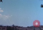Standbild 3st Battalion 5th Marine Regiment Shima Okinawa Ryukyu Inseln, 1945, aus Sekunde 5 historischem Filmmaterial Videoclip 65675052749