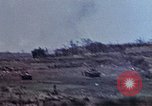 Standbild 3st Battalion 5th Marine Regiment Shima Okinawa Ryukyu Inseln, 1945, aus Sekunde 27 historischem Filmmaterial Videoclip 65675052749