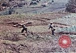 Standbild 3st Battalion 5th Marine Regiment Shima Okinawa Ryukyu Inseln, 1945, aus Sekunde 21 historischem Filmmaterial Videoclip 65675052750